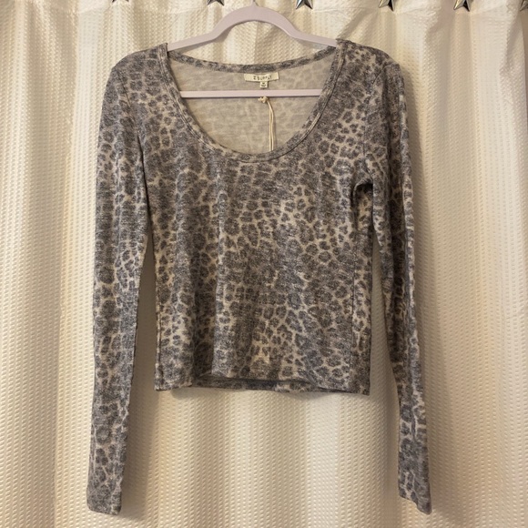 Grey leopard velvet long sleeve - Picture 1 of 2